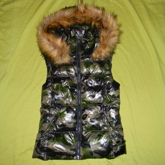 New Aqua Faux Fur-Trim Camo Puffer Vest  sz XS - Picture 4 of 9